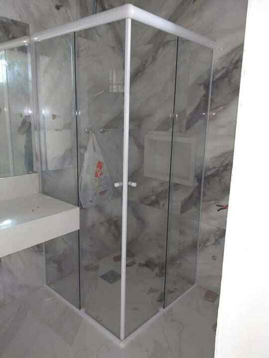 Box de vidro instalado em banheiro